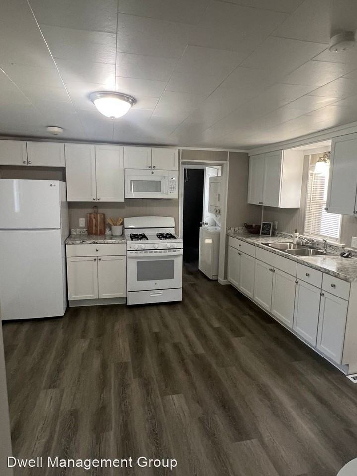 146 Clinton St - Photo 3 of 15