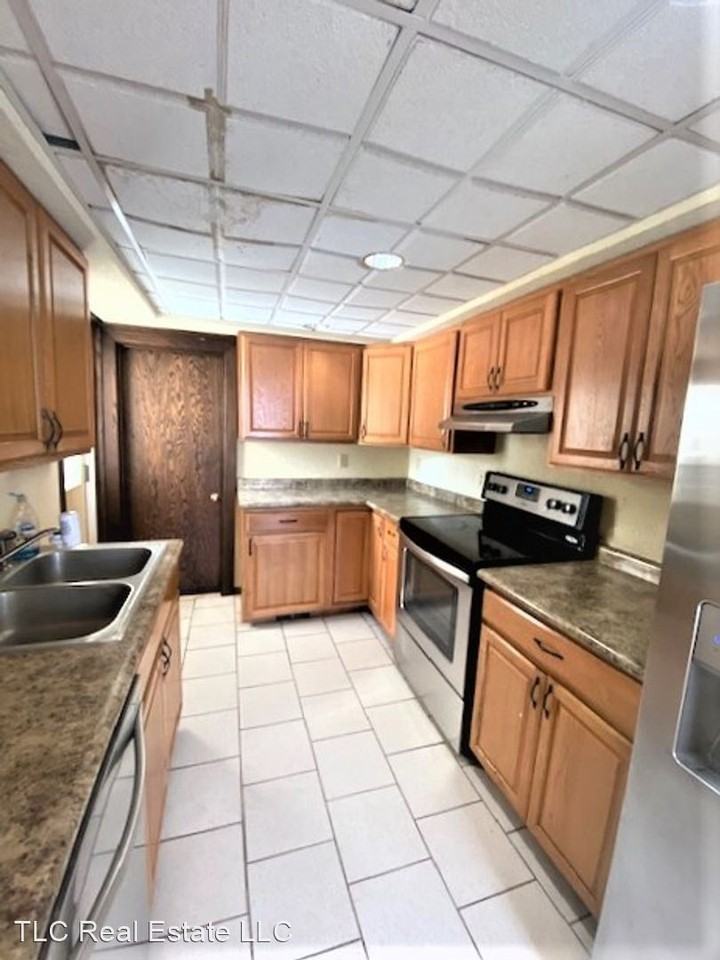 439 N Washington St - Photo 2 of 21