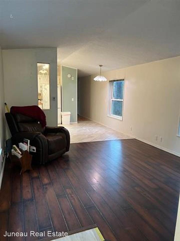 8800 Glacier Hwy - Photo 2 of 9