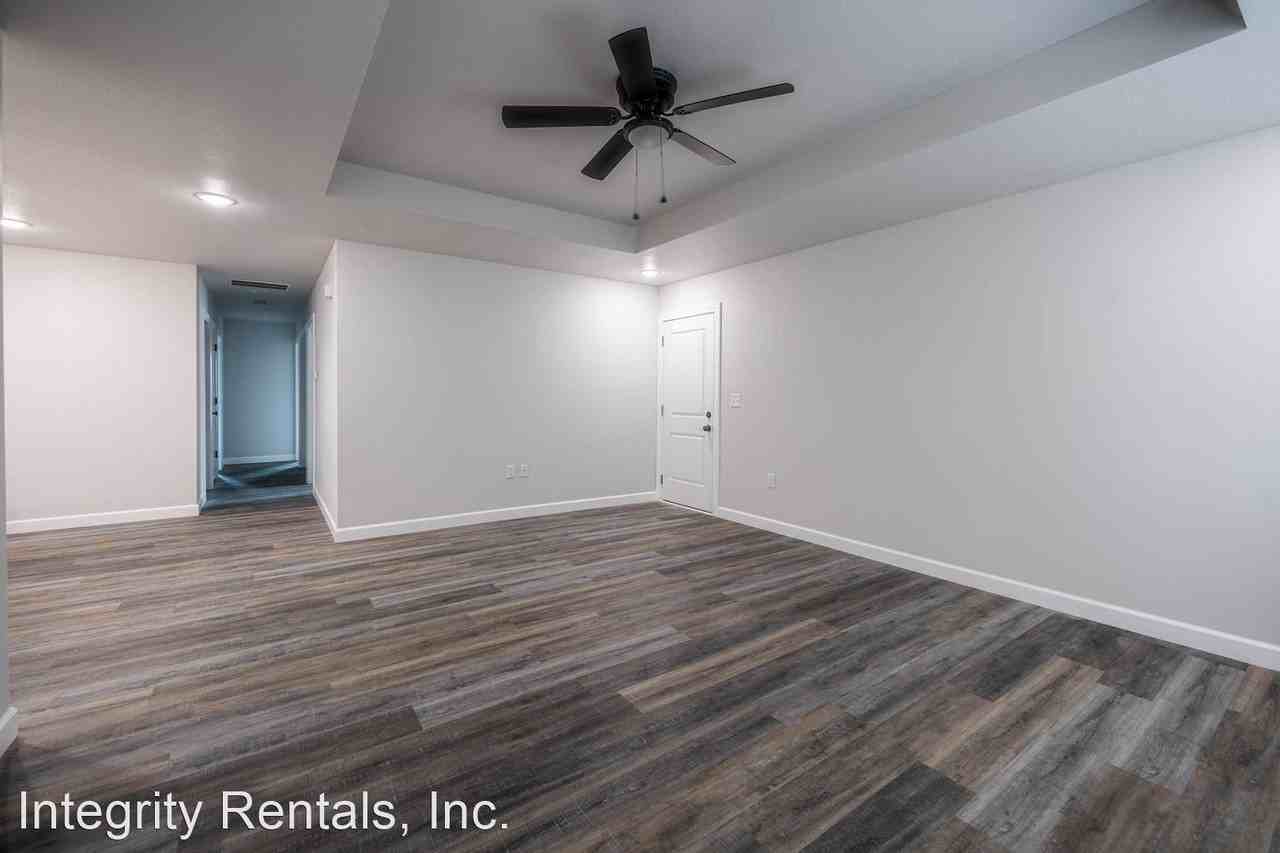 370 SE 95TH RD. - Photo 2 of 14