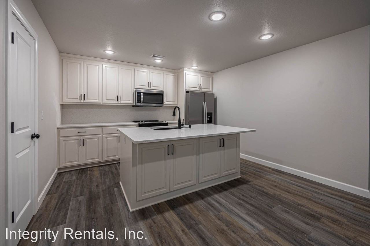 370 SE 95TH RD. - Photo 3 of 14