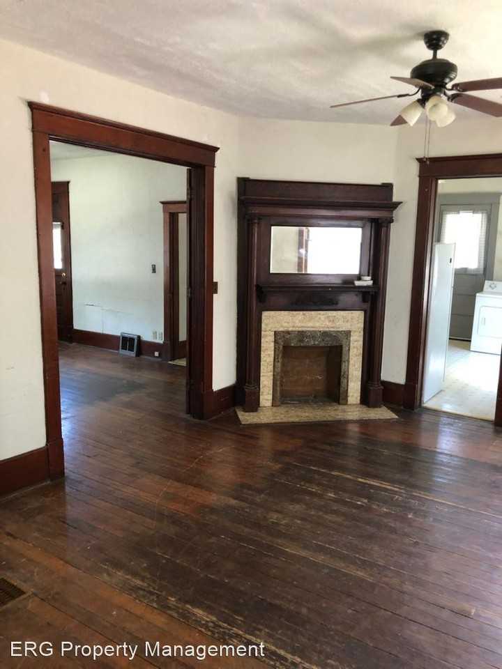 1128 Neosho St - Photo 2 of 12