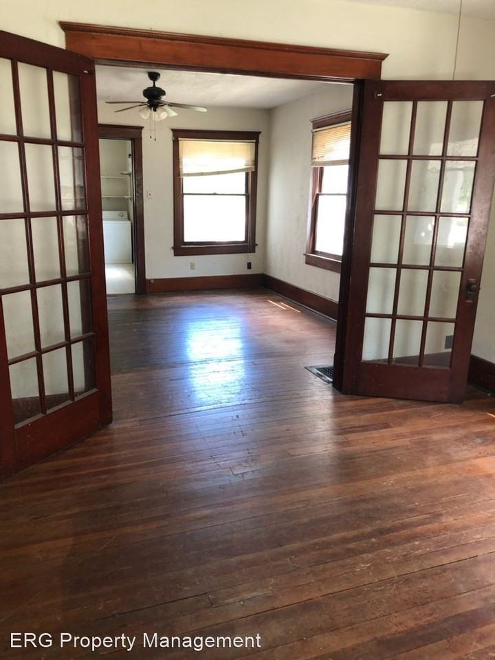 1128 Neosho St - Photo 3 of 12