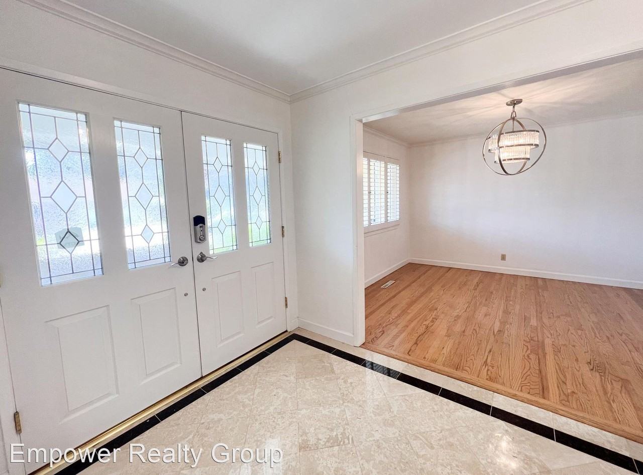 3080 Arguello Dr - Photo 2 of 34