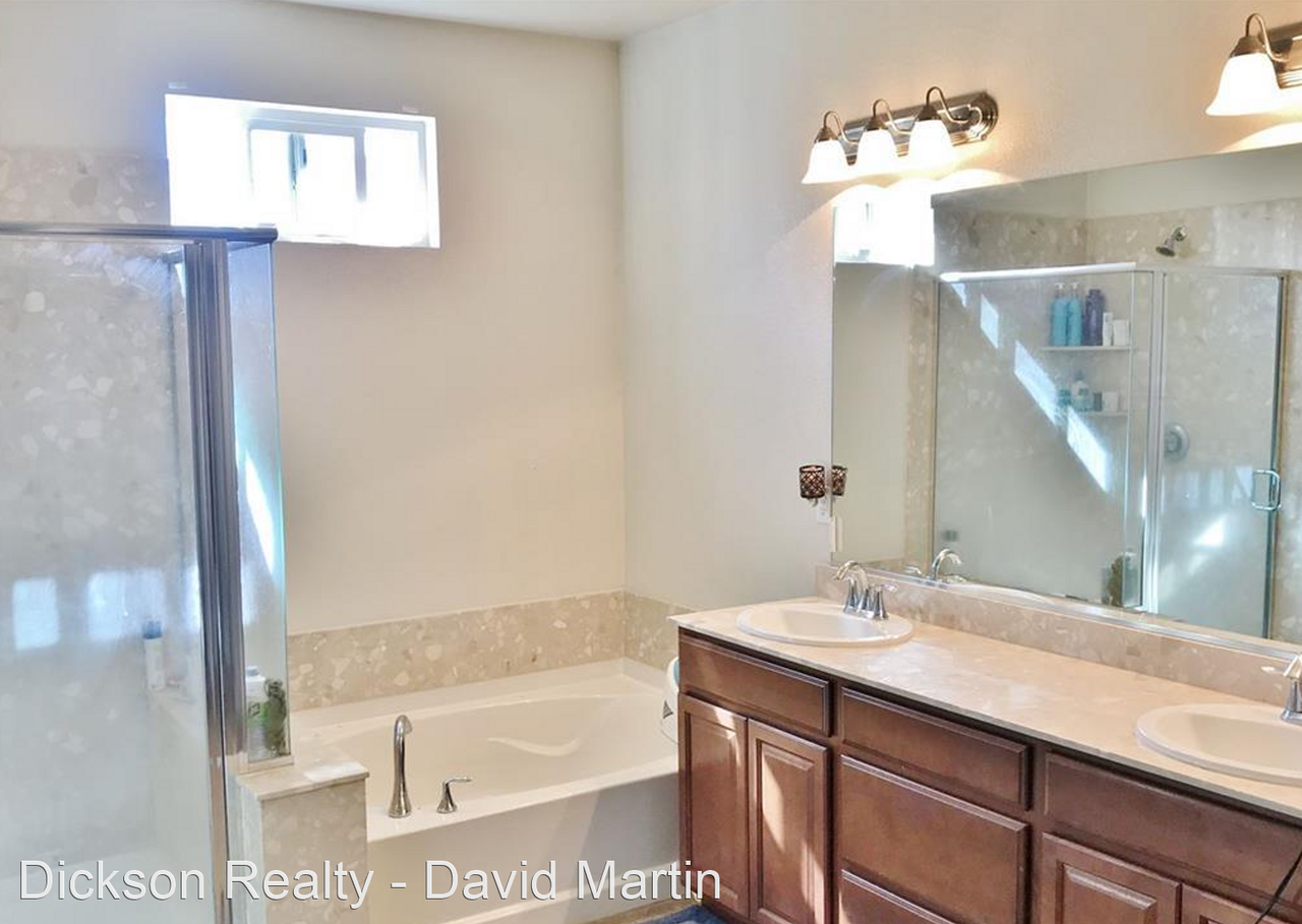 260 Brenham Ave - Photo 3 of 8