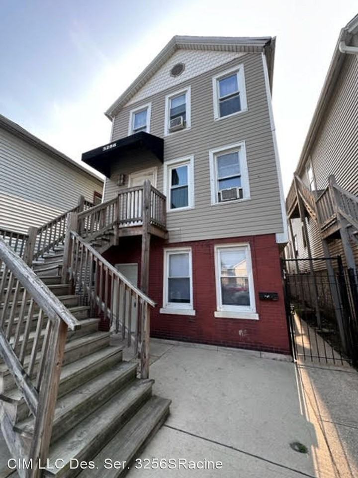 3256 S. Racine Ave. Units 1F1R/2F2R/3F, Garage Apartments in Lower