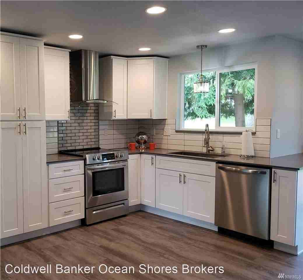 245 Dolphin Ave Ne - Photo 2 of 14