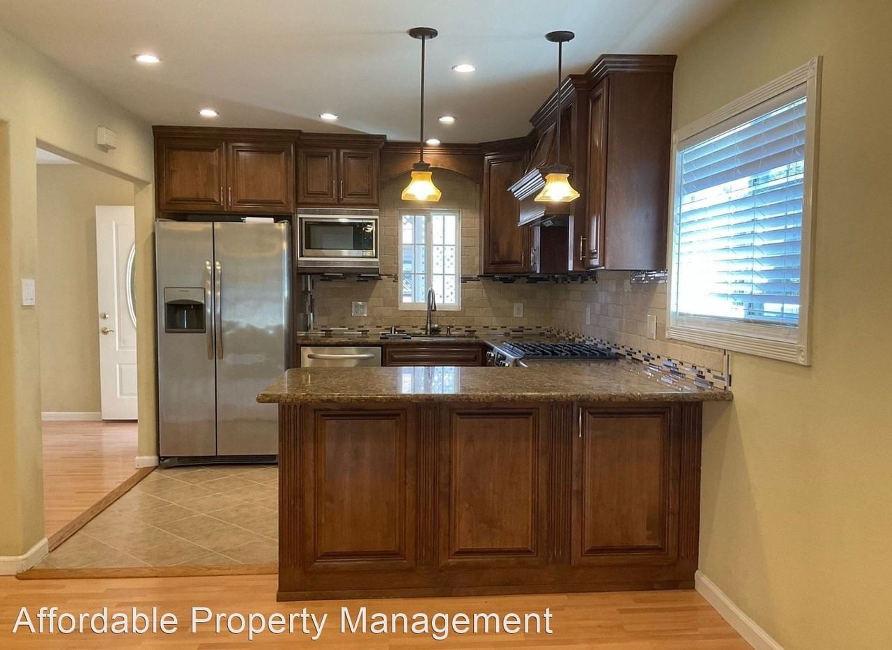 41235 Norman Ct - Photo 3 of 18