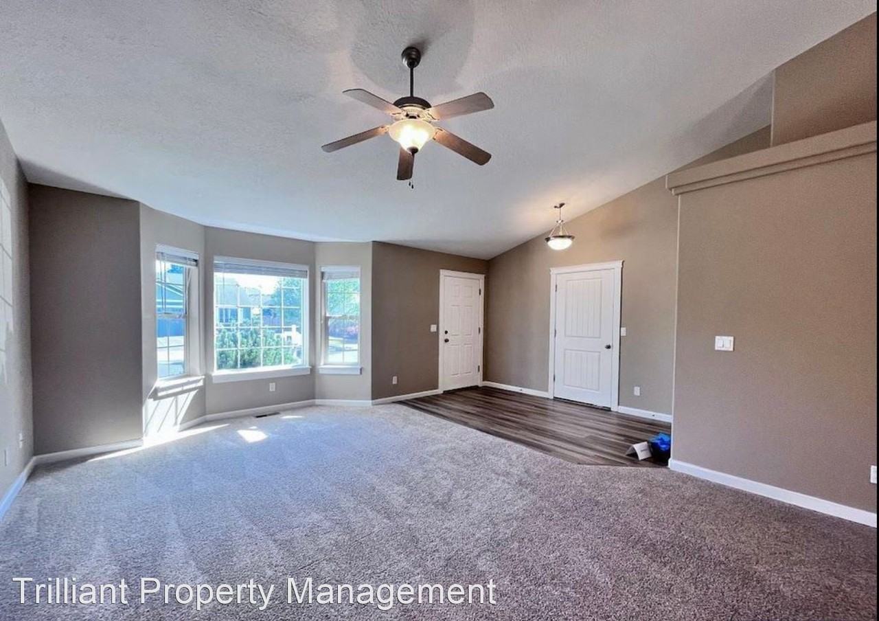 4933 Periwinkle Dr Se - Photo 3 of 27