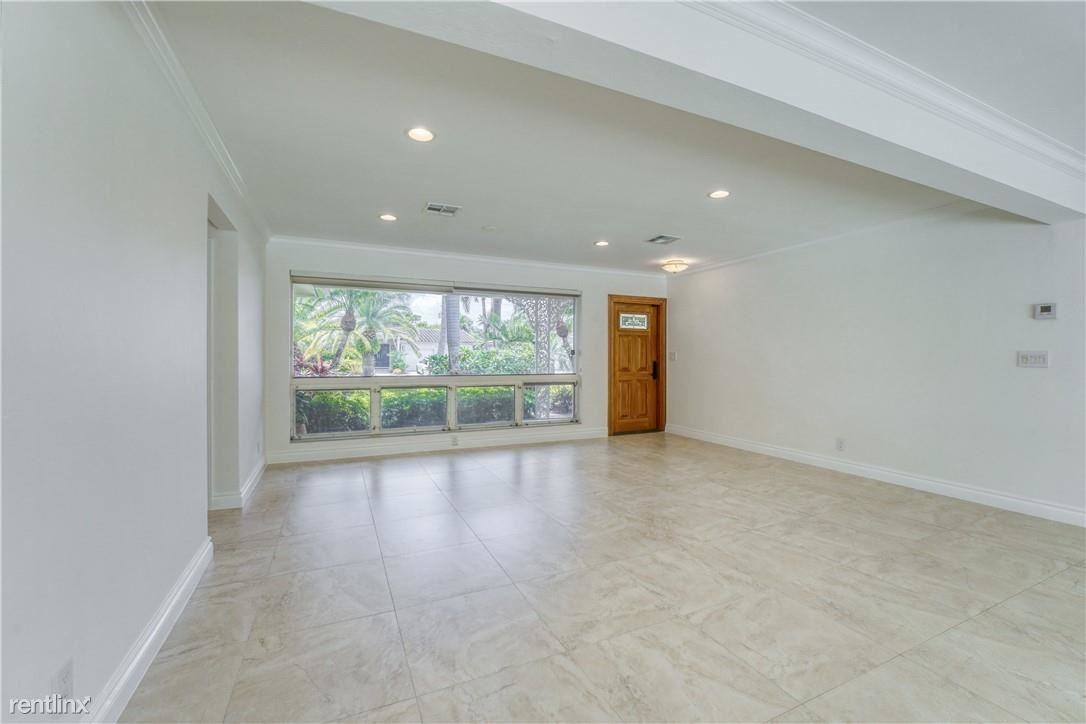 2000 Admirals Way - Photo 2 of 29