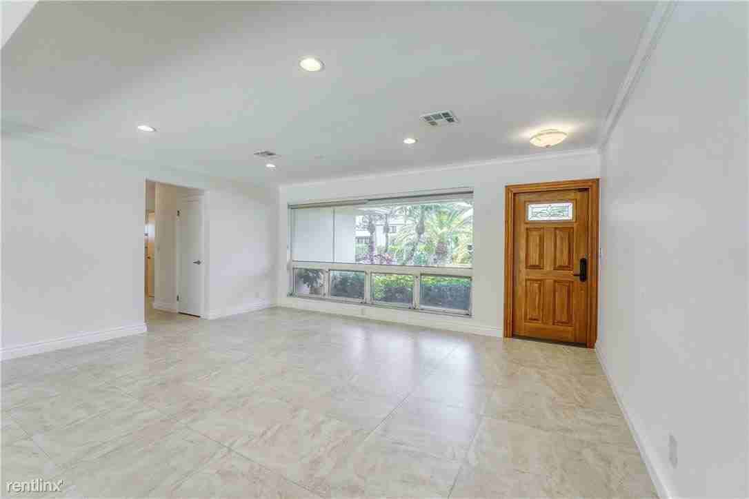 2000 Admirals Way - Photo 3 of 29