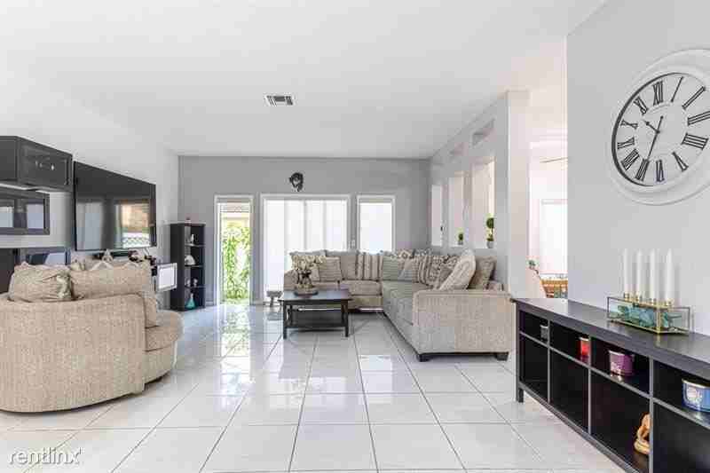 11199 Lakeview Dr #47M - Photo 2 of 15