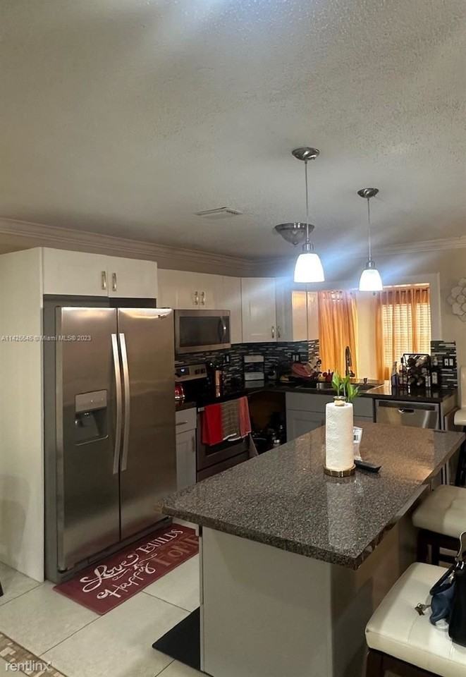 8116 Nw 74th Ave - Photo 3 of 31