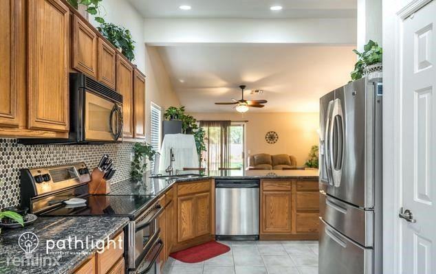 10810 W Windsor Ave - Photo 2 of 12