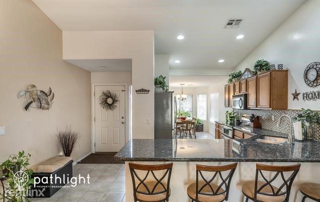 10810 W Windsor Ave - Photo 3 of 12