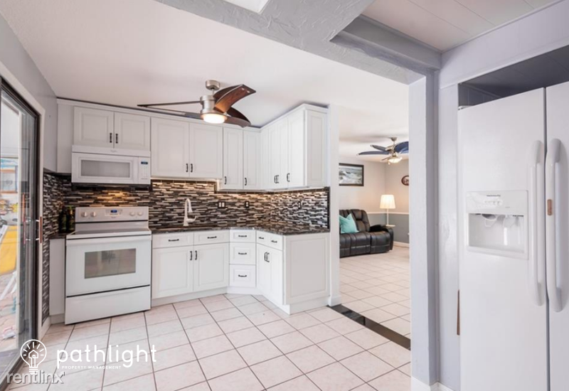 6735 12th St N - Photo 2 of 10