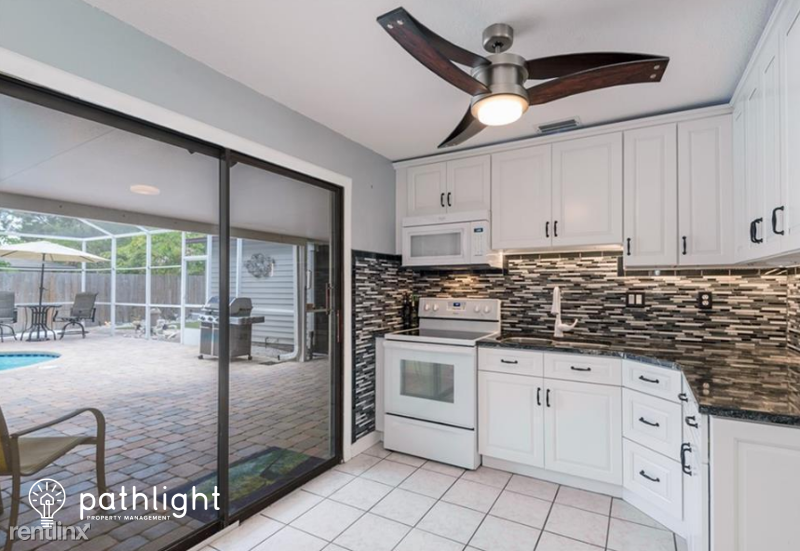 6735 12th St N - Photo 3 of 10