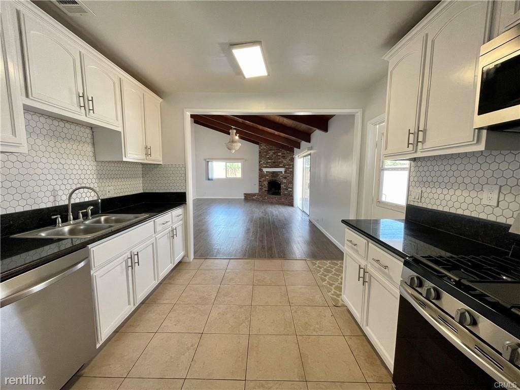 3927 W 147th St - Photo 2 of 10