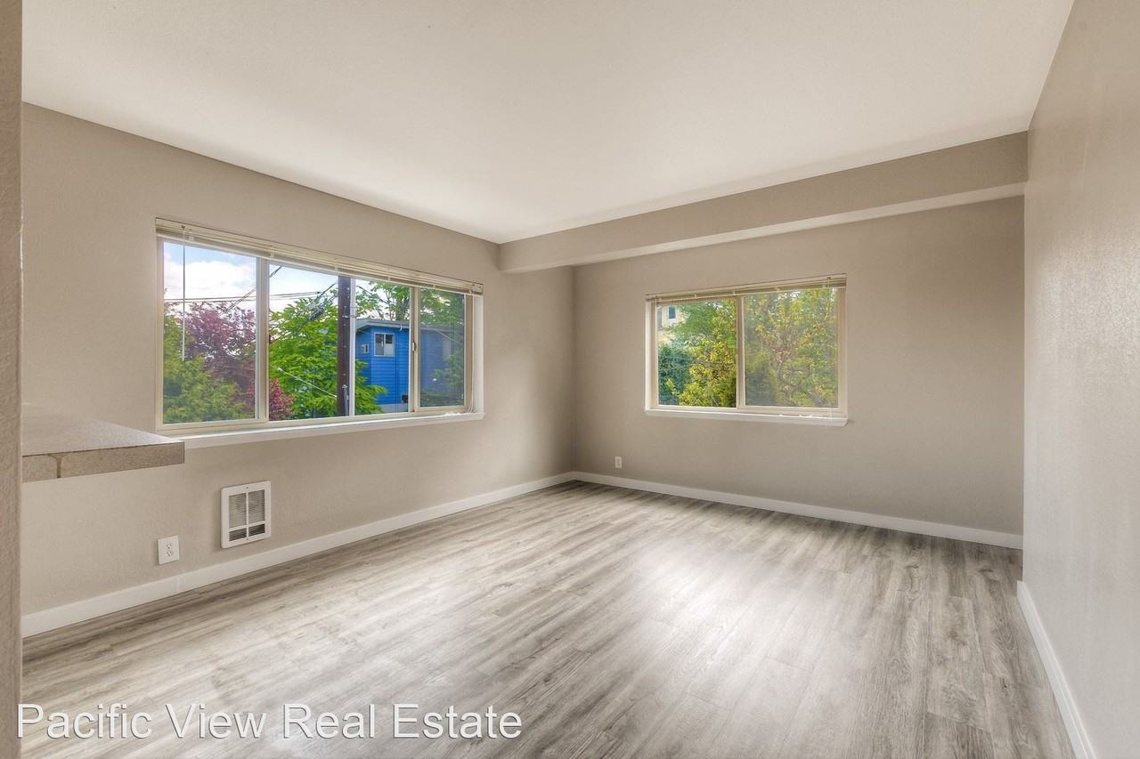 118 18th Ave E - Photo 2 of 11