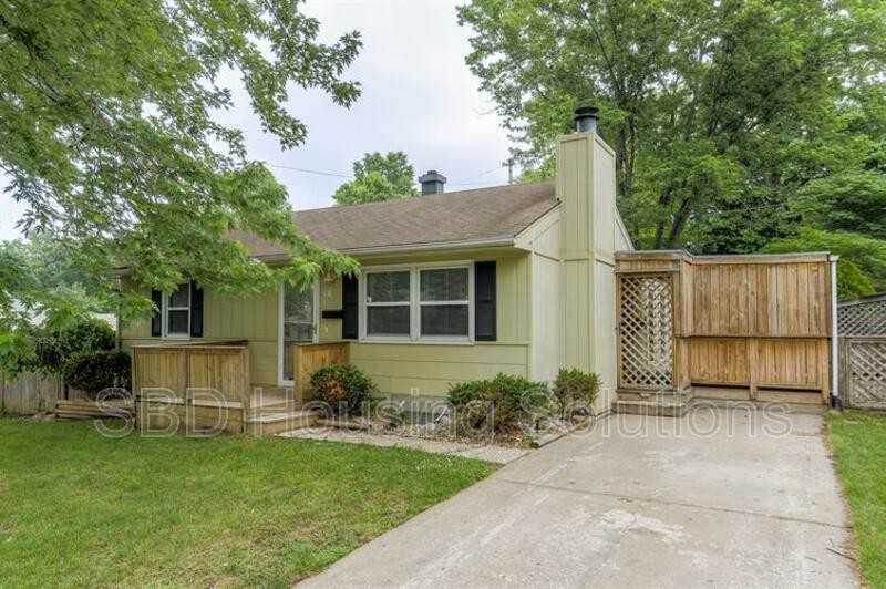 2501 S Arlington Ave - Photo 2 of 13