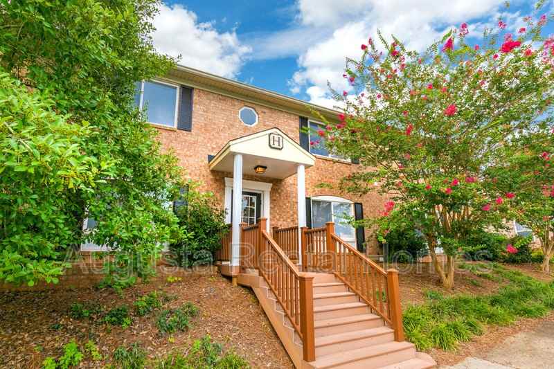 2905 Arrowhead Dr - Photo 2 of 23