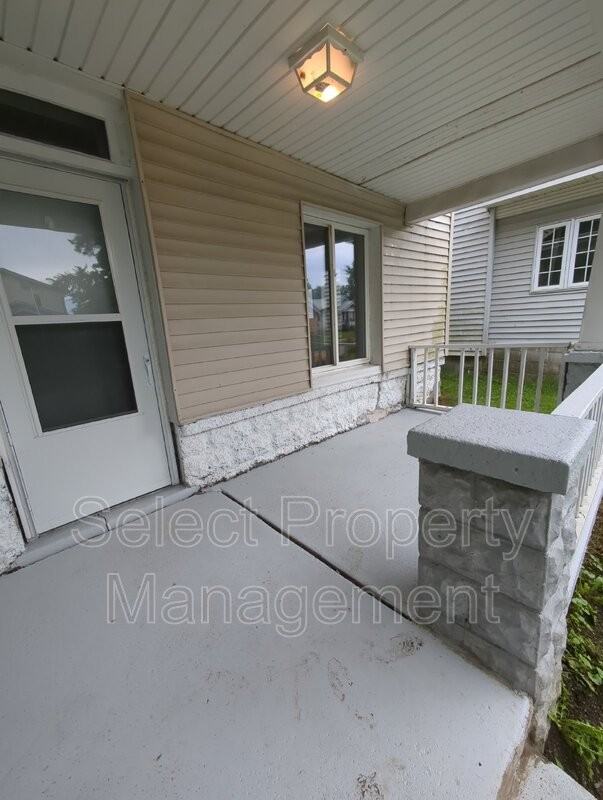 1413 W 4th St - Photo 2 of 15