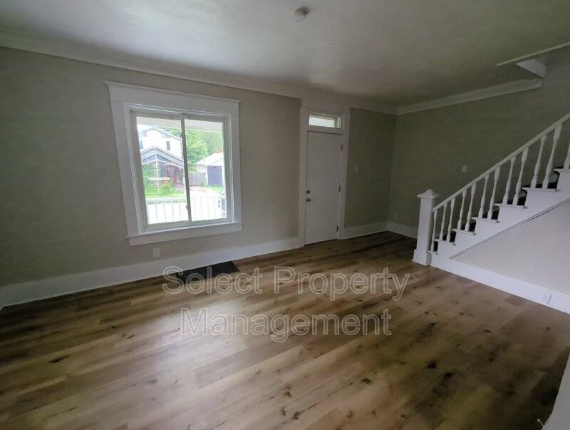 1413 W 4th St - Photo 3 of 15