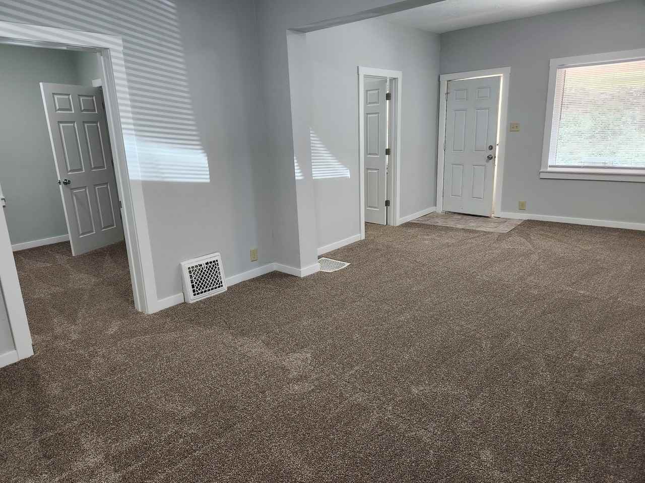 3015 Euclid Ave - Photo 3 of 10