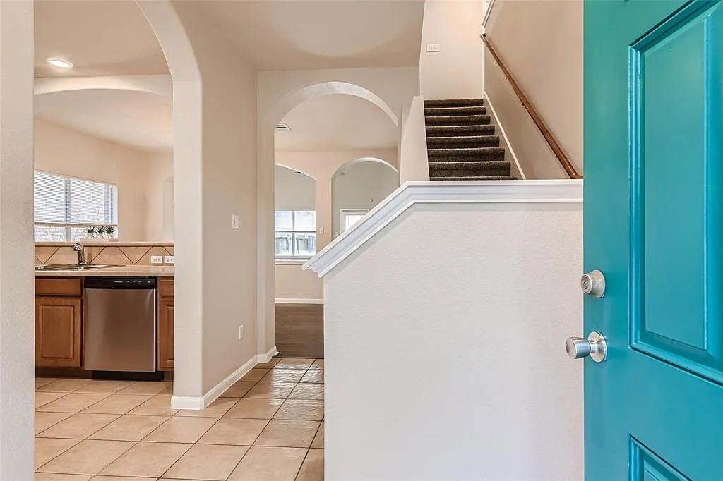 18525 Blue Pond Dr - Photo 2 of 24