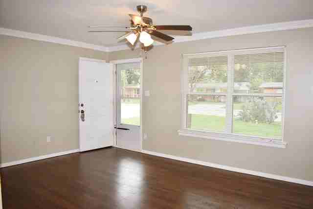 1225 E 15th St - Photo 3 of 16