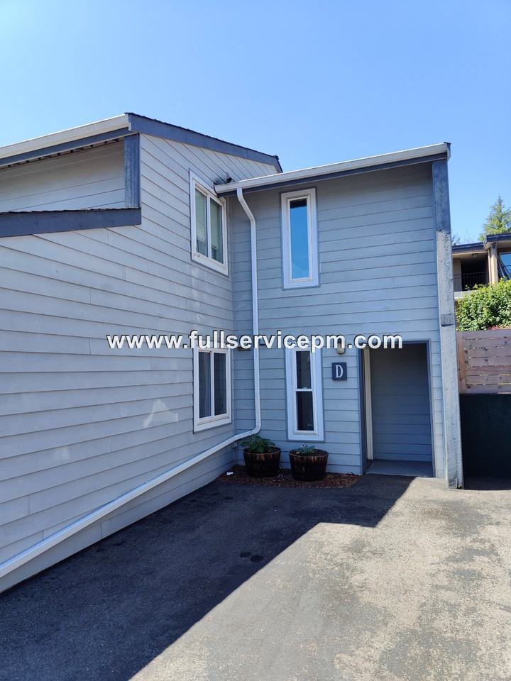 15929 3rd Pl Sw #D - Photo 2 of 50