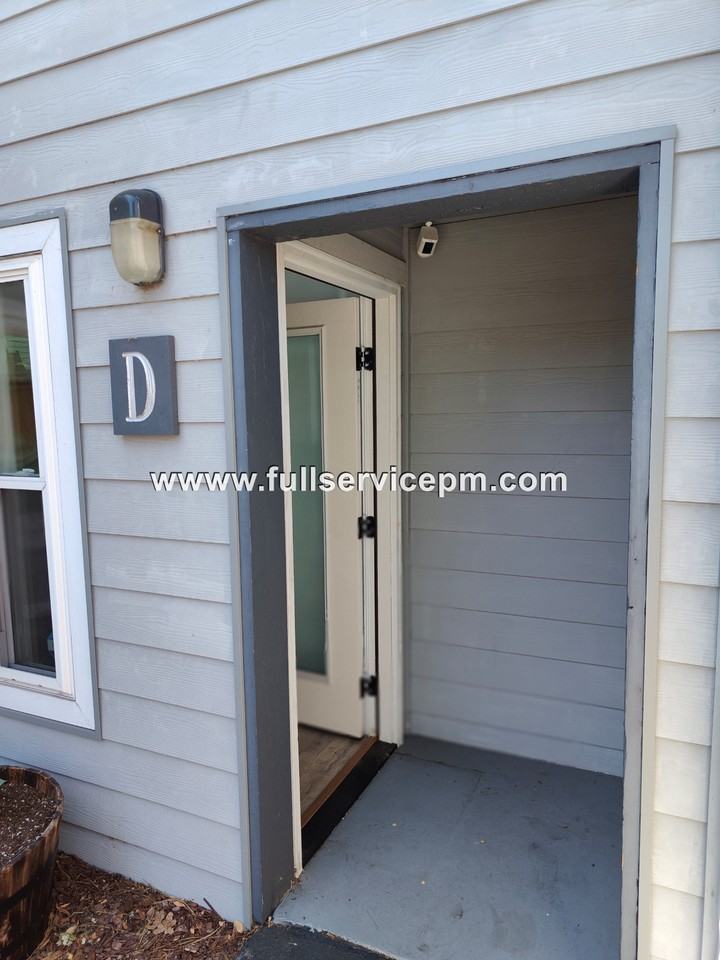 15929 3rd Pl Sw #D - Photo 3 of 50