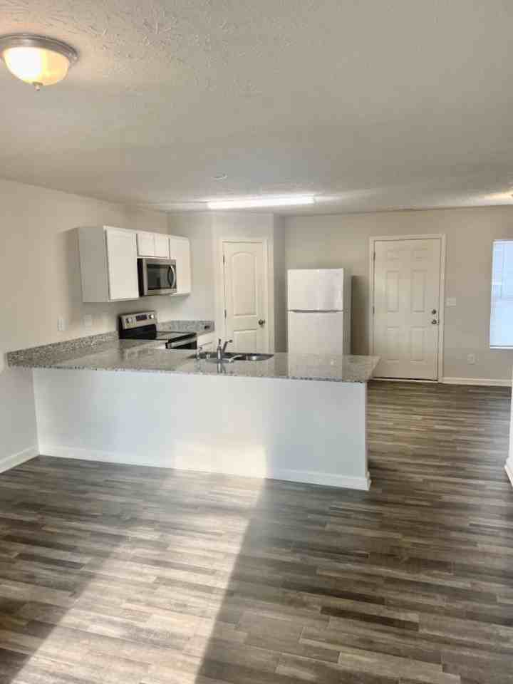 800 N 16th St - Photo 2 of 18