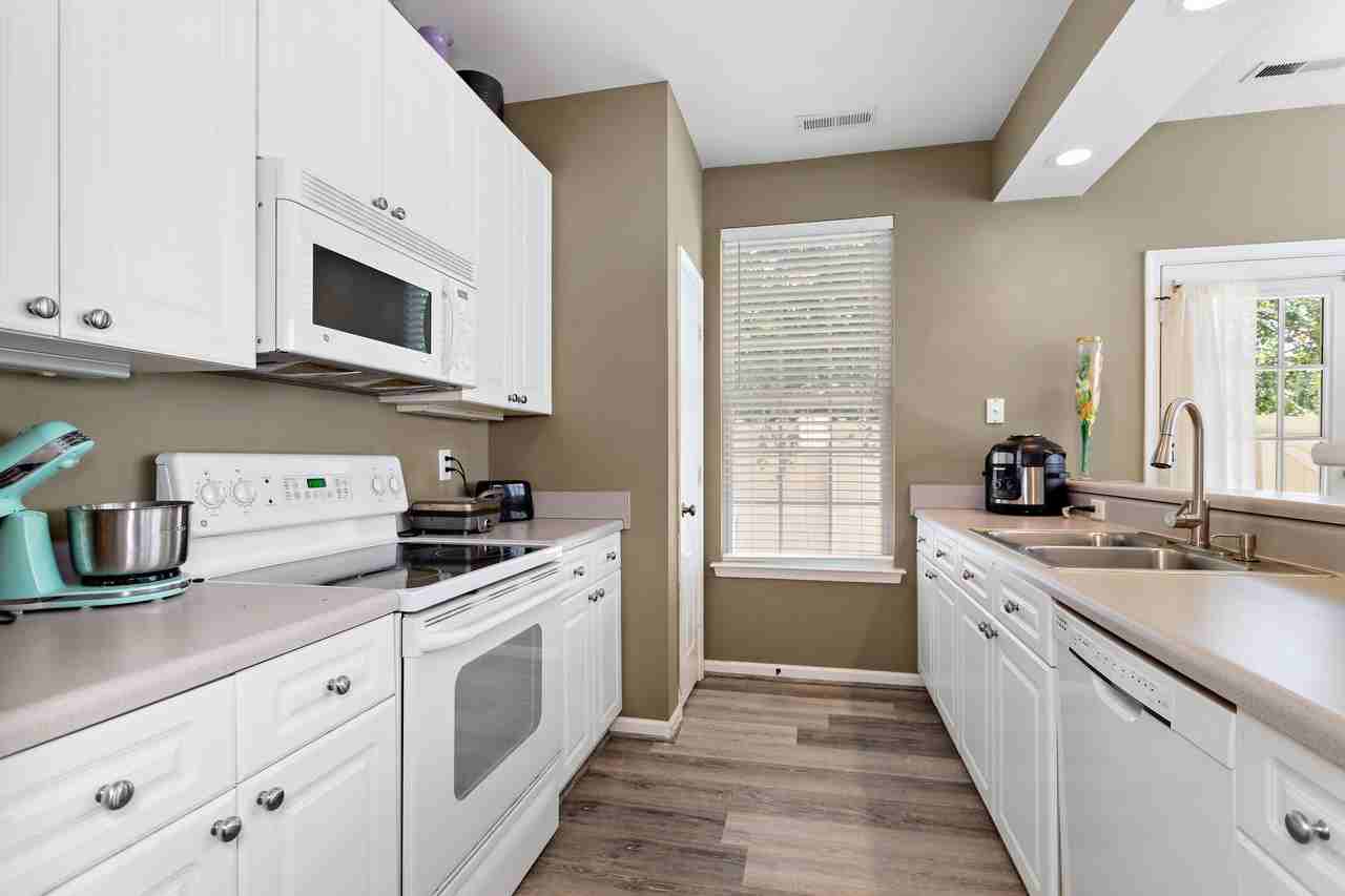 5872 Echingham Dr - Photo 2 of 9