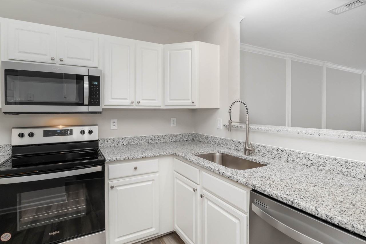 9953 Birch Knoll Ct - Photo 3 of 15