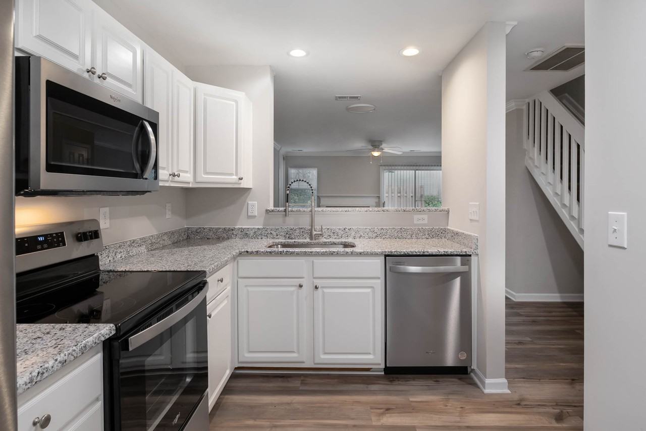 9953 Birch Knoll Ct - Photo 4 of 15