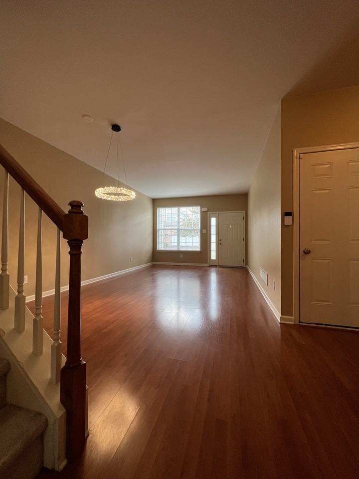 609 Freedom Way - Photo 2 of 20