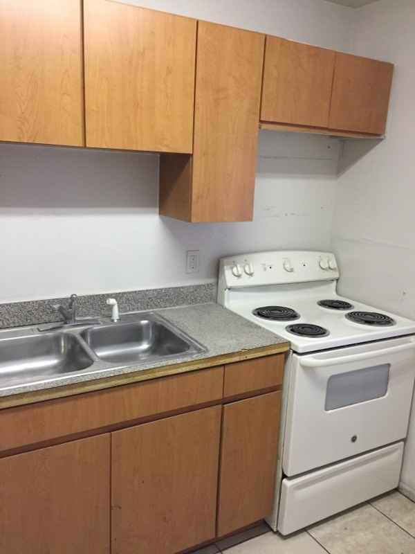 5127 E Seneca Ave #B - Photo 3 of 8