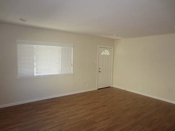 2836 N Crescent Ave - Photo 2 of 9