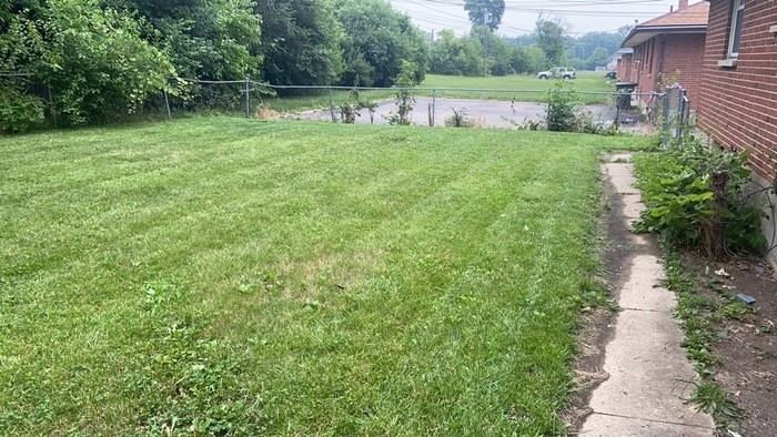 1734 Harold Dr - Photo 3 of 27