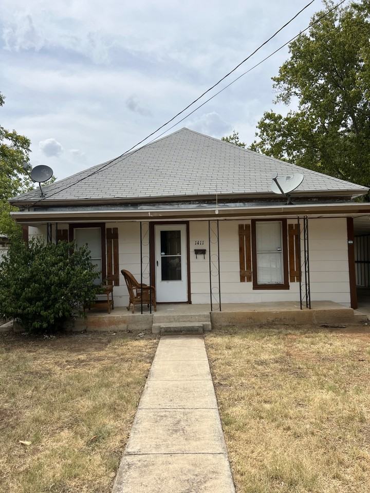 1411 Avenue C #NA - Photo 2 of 12