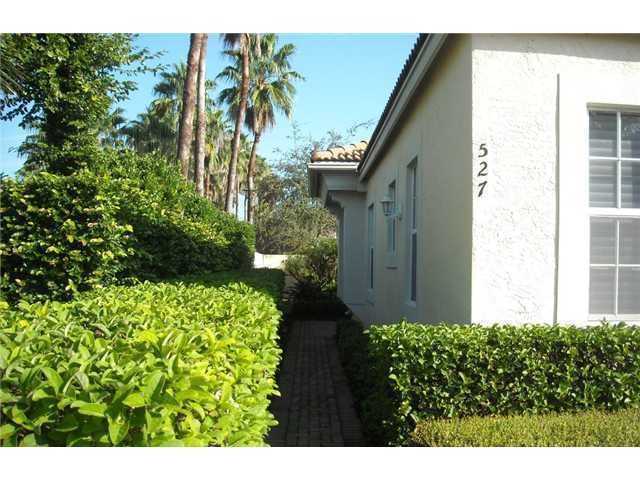 527 Commons Drive - Photo 2 of 18