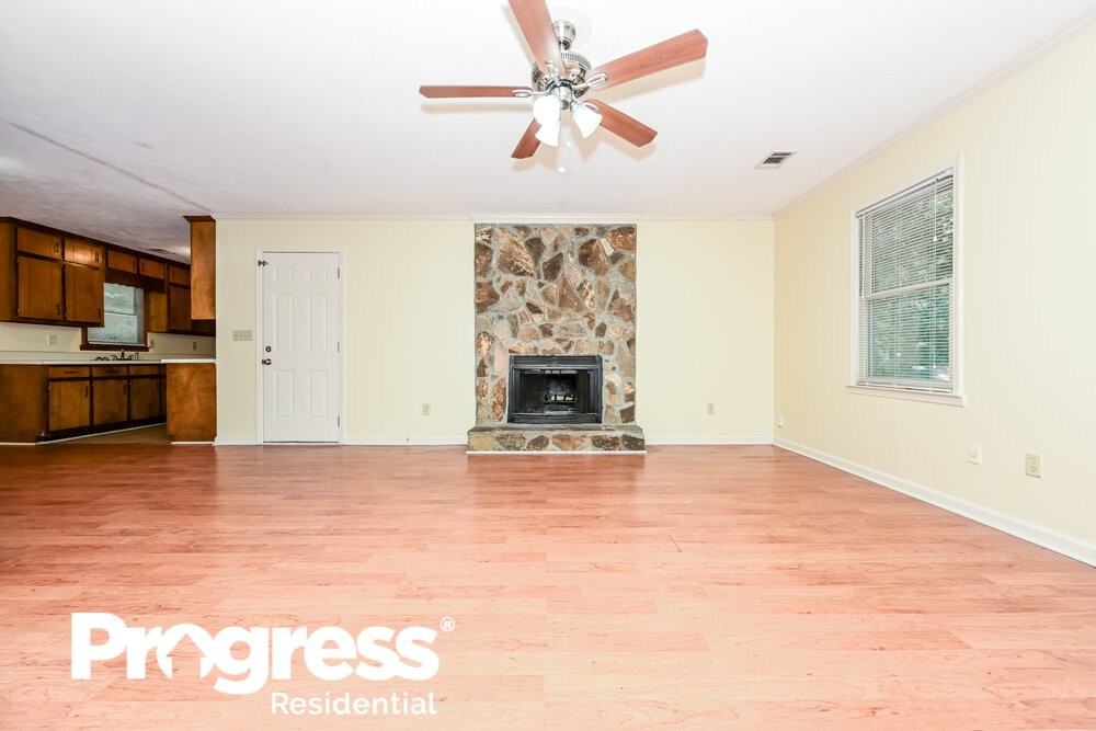 155 Victoria Dr - Photo 3 of 16