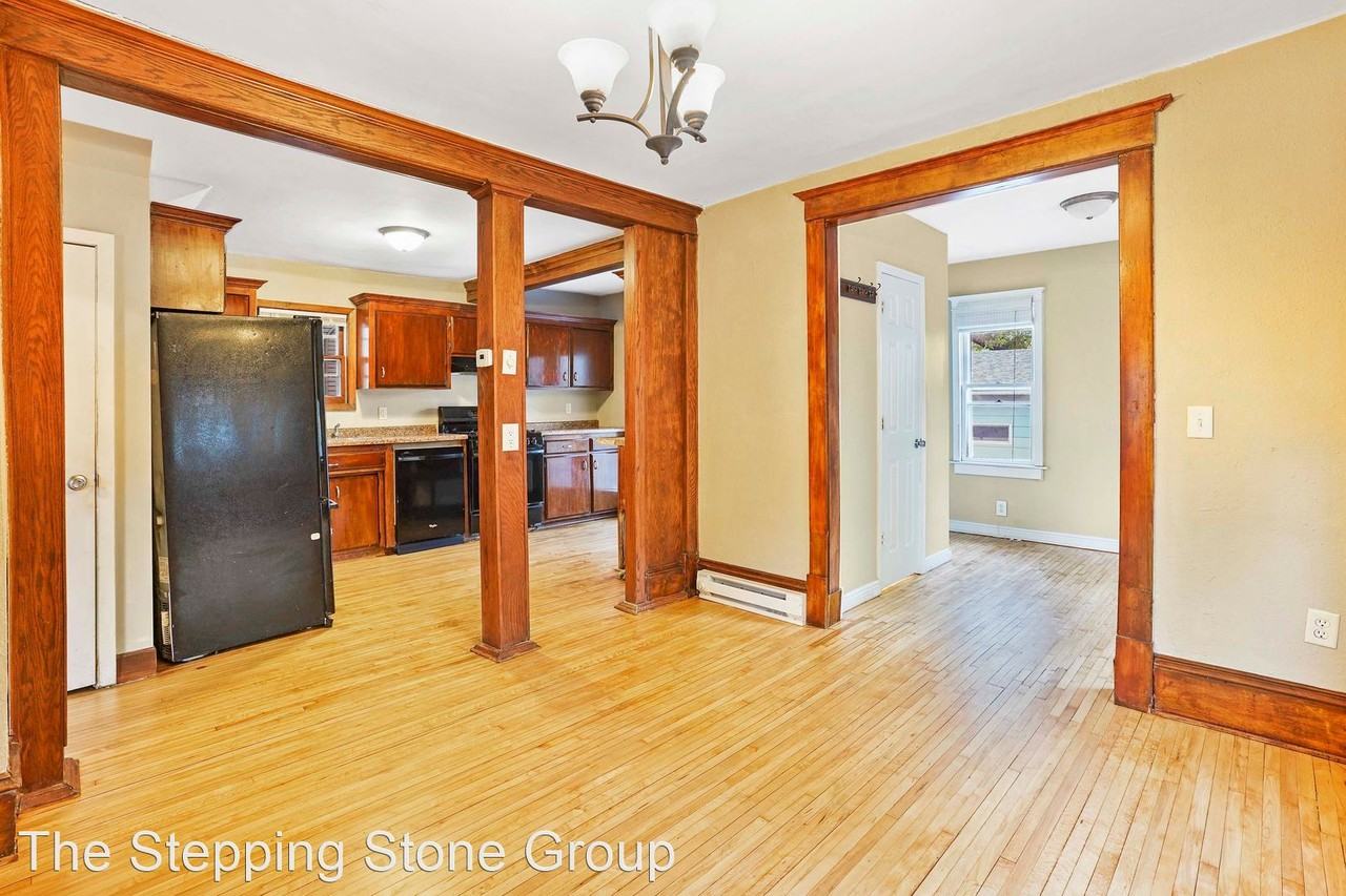 257 Queen Ave N - Photo 3 of 22