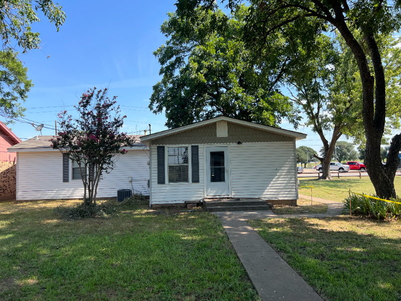 908 Sycamore Dr - Photo 2 of 28