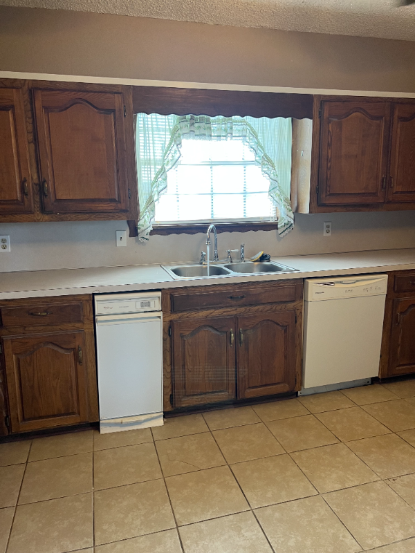 908 Sycamore Dr - Photo 5 of 28