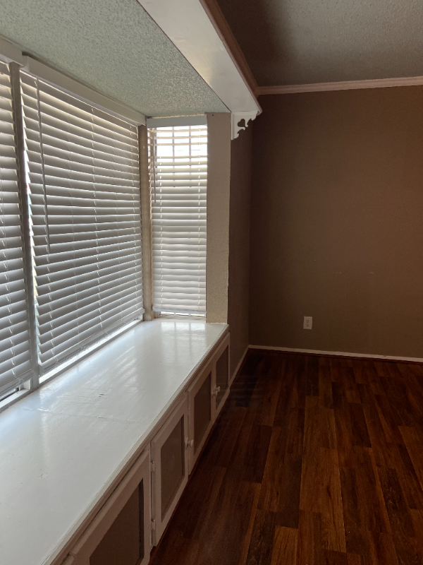 908 Sycamore Dr - Photo 6 of 28