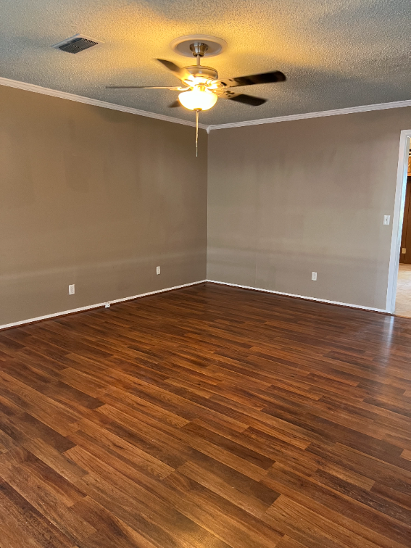 908 Sycamore Dr - Photo 7 of 28