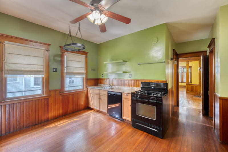 239 Summit Ave - Photo 3 of 27