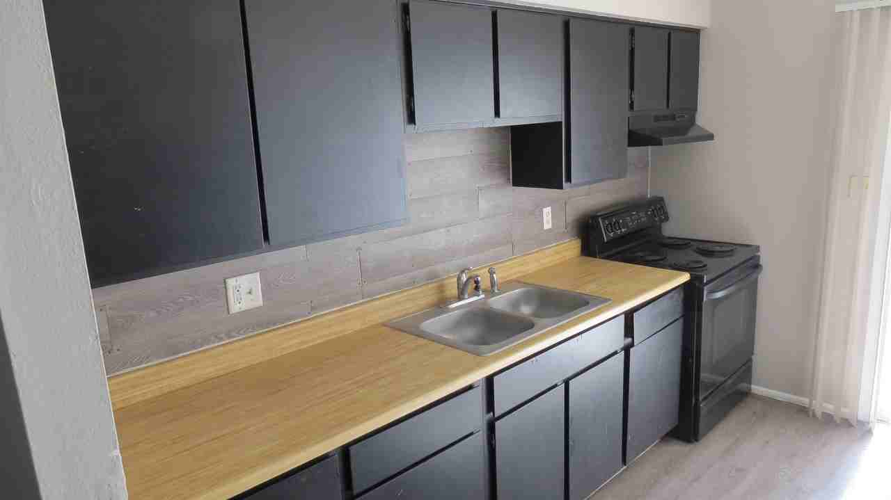 427 E. Mesquite Ave. - 2Unit 2 #2 - Photo 3 of 10